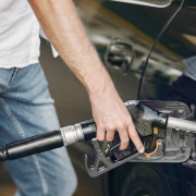 Gasolina subió $600 pesos: en Manizales el galón quedó en un promedio de $12 mil 164