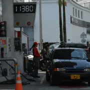 Gobierno evalúa opciones para reducir el impacto del ajuste de precios de los combustibles