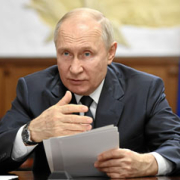 Putin retoma su agenda mientras saltan informaciones 