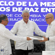 El avance hacia la paz con el Eln le da aire a Petro en su peor semana en el Gobierno