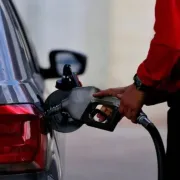 Desde hoy el precio de la gasolina aumenta $600, así quedará el galón