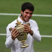 Alcaraz borda su primer Wimbledon tras ganarle la final a Djokovic