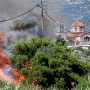 Al menos 19 mil personas fueron evacuadas por incendio forestal en Rodas (Grecia)
