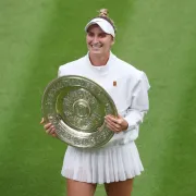 La checa Marketa Vondrousova gana su primer Wimbledon