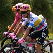 Esteban Chaves abandona el Tour de Francia minutos después de haberse caído