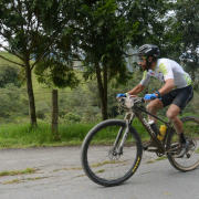 Yeison Rincón ganó la cuarta edición del Desafío Marulanda (Caldas) en el patio de su casa