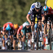 El danés Asgreen sorprende a los esprinters y gana la etapa 18, Vingegaard sigue líder