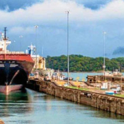 Canal de Panamá informó que hay 134 buques en espera de tránsito