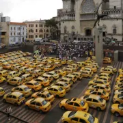 Suspenden clases este miércoles en colegios públicos de Manizales por paro de taxistas