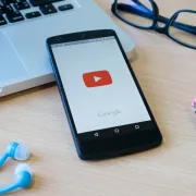 YouTube prueba una herramienta para buscar canciones tarareándolas