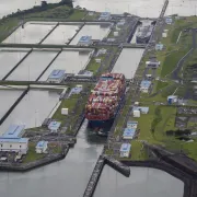 Panamá le aclara al presidente Petro que el Canal está abierto y operando