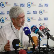 Gobierno dice que está revisando y no renegociando el TLC con EE.UU.