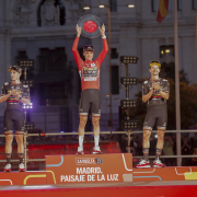 Vuelta a España: Sepp Kuss se corona en Madrid ante los reyes del Tour y Giro