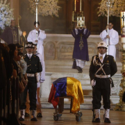 Medellín despide a Fernando Botero con misa y aplausos en el cierre de los homenajes