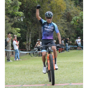 Jhónatan Botero, campeón de punta a punta de la Válida de Ciclomontañismo en Manizales