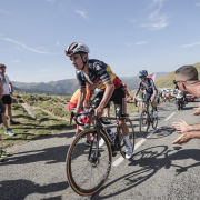 Golpe de orgullo de Evenepoel en Larra-Belagua, Kuss luce la roja en la Vuelta a España