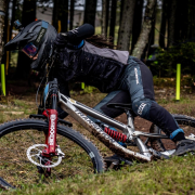 Valentina Roa va hoy por el título de la Copa Mundo de DH en Canadá