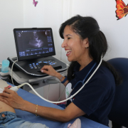 Cene con gratitud por la Fundación Pequeño Corazón