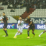 La lluvia son lágrimas por la eliminación del Once Caldas en la Liga: aficionada