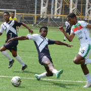 Buen fútbol y ganas de los jóvenes: la Copa LA PATRIA se abrió con goleada
