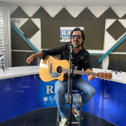 Juano Jurado es profesor de Derecho en el día y músico en la noche