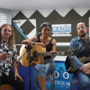 Lorena Uzuriaga persigue su sueño de ser artista musical 