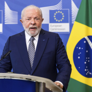 El presidente Lula, de Brasil, anuncia su apoyo al candidato Sergio Massa en Argentina