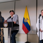 Gobierno sube el salario mínimo y lo deja en $1.300.000: se incrementará en un 12%