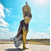 Barranquilla rinde homenaje a Shakira con estatua de bronce de más de 6 metros