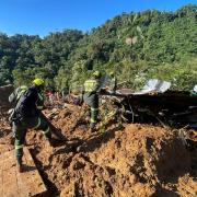 El papa Francisco bendice a los afectados por derrumbes en el Chocó