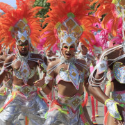 Lentejuelas, canutillos y herencia africana brillan en el Carnaval de Barranquilla
