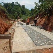 Cierran la vía a la vereda Miraflores de Villamaría para construir placas huella