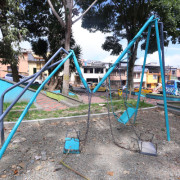En el suelo están las ganas de jugar en parque de Chipre (Manizales)