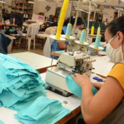 La economía colombiana crece un 0,6 % en el 2023, la mitad de lo esperado