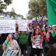 "Mujer, escucha, únete a la lucha", resonó al unisono en la marcha del 8M en Manizales