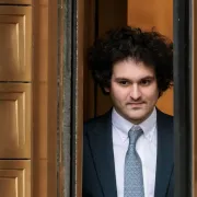 El niño prodigio de las criptomonedas Sam Bankman-Fried condenado a 25 años de prisión