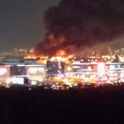 Al menos 40 muertos y 100 heridos en tiroteo en sala de conciertos a las afueras de Moscú