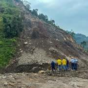 Avanzan obras en la vía entre Llanadas y Las Margaritas, veredas de Manzanares (Caldas)