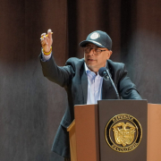 "El Estado debe tomar las riendas del Fondo Nacional del Café": afirmó el presidente Petro