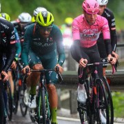 Daniel Felipe Martínez vuelve a escoltar a Pogacar en la general del Giro de Italia
