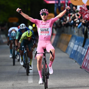 Pogacar impone la fuerza de la maglia rosa con triplete en el Giro de Italia