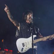 Juanes arranca su tour con un viaje al pasado y un sueño cumplido en Medellín
