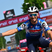 Alaphilippe exhibe poderío y gana la etapa 12; Pogacar sigue de líder del Giro de Italia