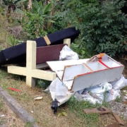 Acumulación de basuras incomoda en el barrio El Guamal de Manizales