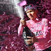 Giro de Italia: Pogacar se dispara en la crono y blinda la maglia rosa