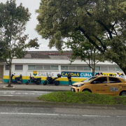 Cogieron el andén de parqueadero de motos en sede de la Secretaría del Deporte de Caldas
