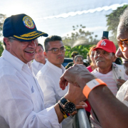 Petro dice que visitará Bocas del Toro en Panamá para desenterrar cuerpos de colombianos