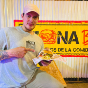 A comer hamburguesa e impulsar el comercio local de Villamaría (Caldas)