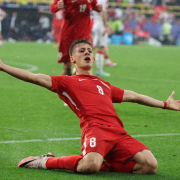 Un golazo de Arda Güler lidera la victoria de Turquía ante Georgia