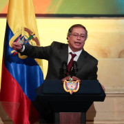 Petro pide perdón a Colombia por la corrupción en el organismo de atención de desastres